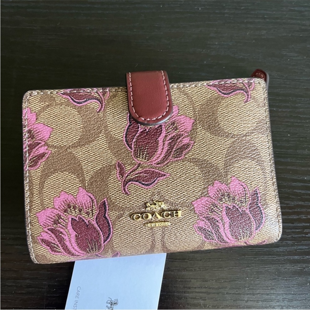 Coach Tulip Desert  Corner Zip Wallet. Limited Edition